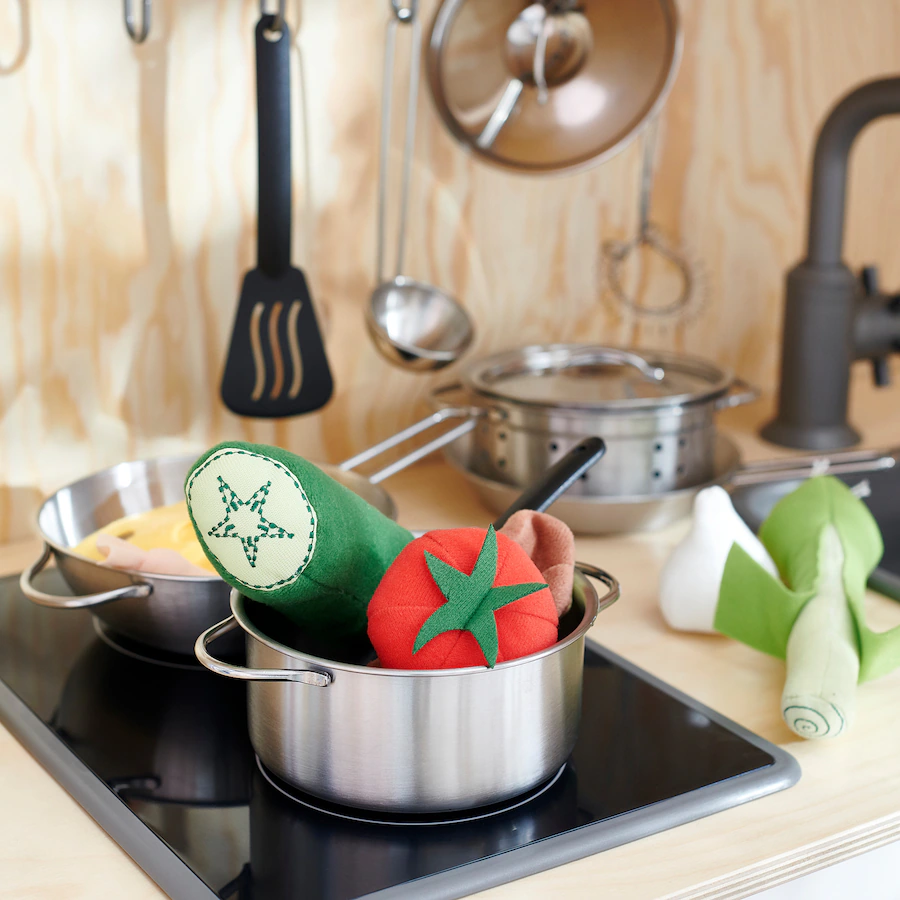 Kids' Play Kitchen