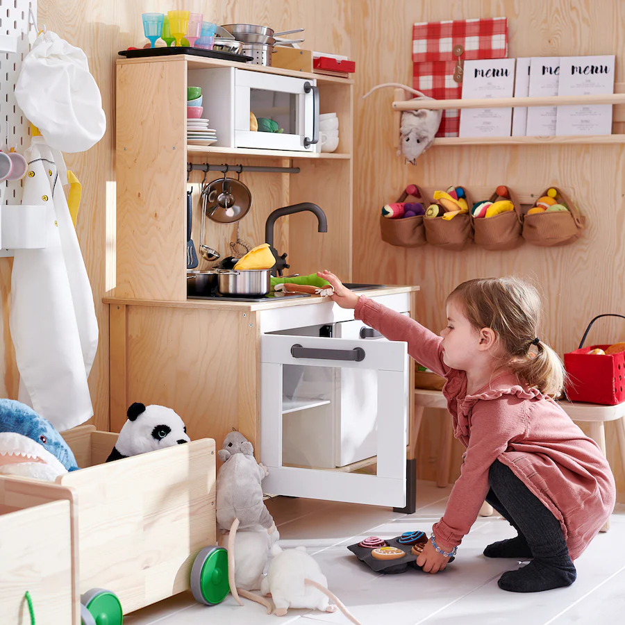 Kids' Play Kitchen