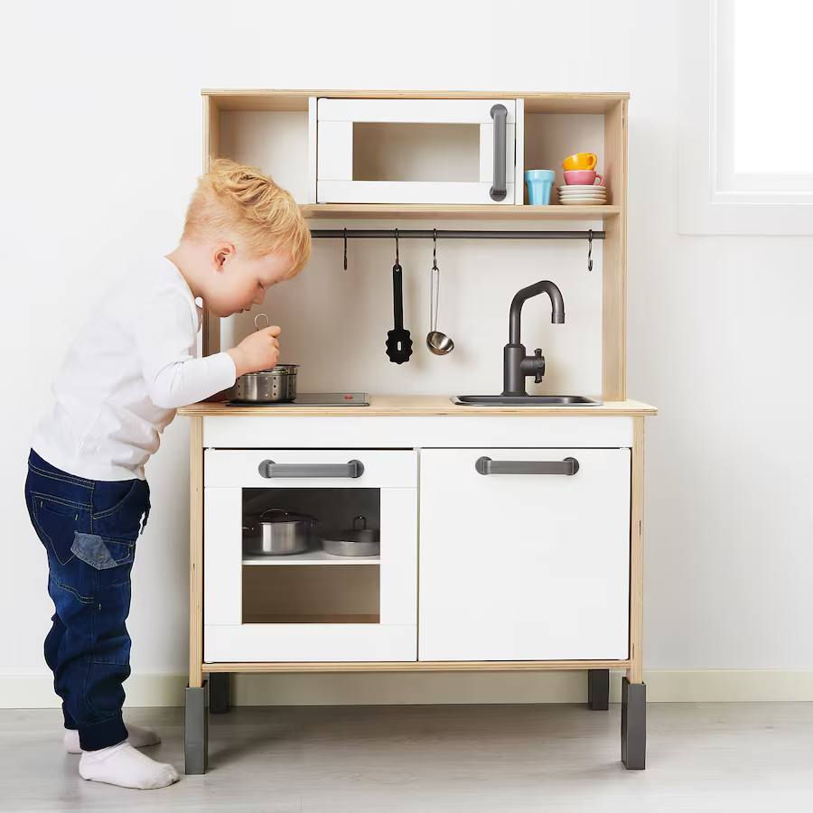 Kids' Play Kitchen